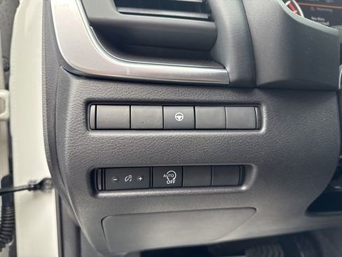 Used 2023 Nissan Rogue SV AWD/4WD image 15