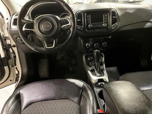 Used 2018 Jeep Compass Latitude w/ Cold Weather Group image 15