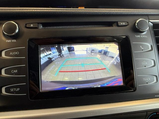 Used 2017 Toyota Highlander LE w/ Carpet Mat Package FWD image 15