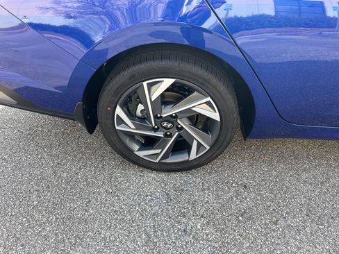 New 2026 Hyundai Elantra Limited image 17