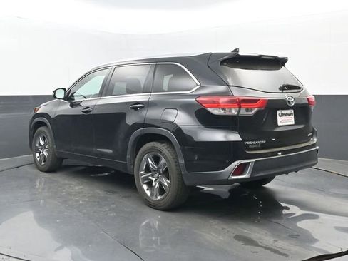 Used 2019 Toyota Highlander Limited Platinum image 3