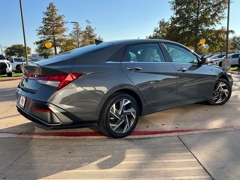 Used 2025 Hyundai Elantra SEL image 6