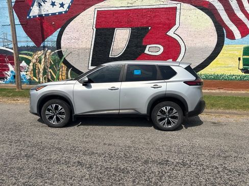 Used 2023 Nissan Rogue SV AWD/4WD image 3