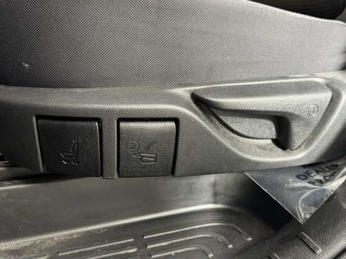 Used 2023 Toyota Highlander LE FWD image 30