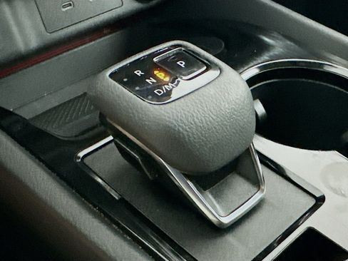 Used 2024 Nissan Rogue SV FWD image 24