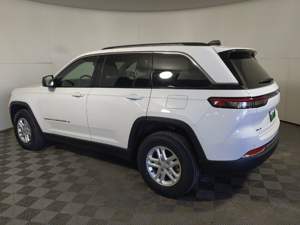 Used 2023 Jeep Grand Cherokee Laredo w/ Luxury Tech Group I AWD/4WD image 5
