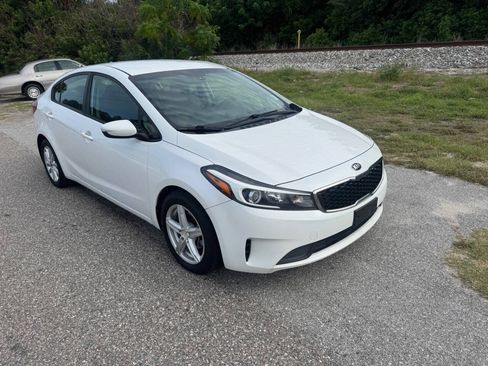 Used 2017 Kia Forte LX w/ LX Popular Package FWD image 2