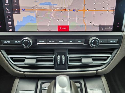 Used 2021 Porsche Macan AWD/4WD image 17