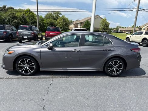 Used 2019 Toyota Camry SE FWD image 27