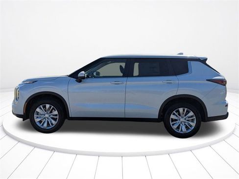 New 2025 Mitsubishi Outlander ES image 6