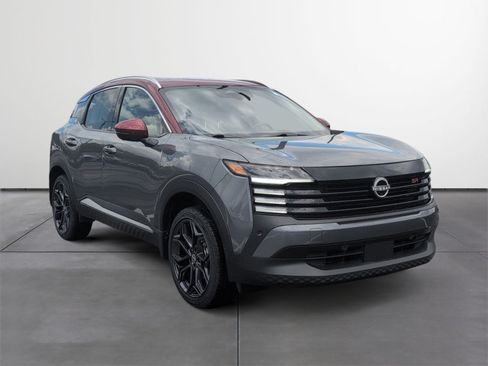 Used 2025 Nissan Kicks SR w/ SR Premium Package FWD image 7