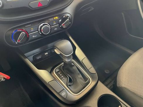 Certified 2025 Kia Soul LX w/ LX Technology Package FWD image 30