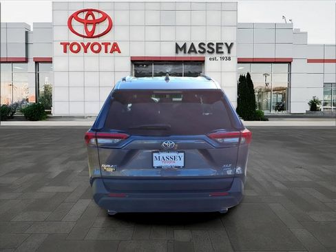 Used 2021 Toyota RAV4 XLE image 4