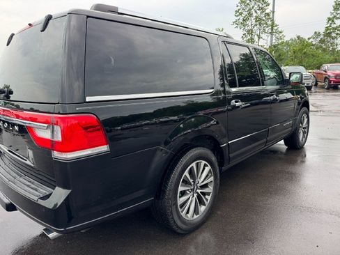 Used 2017 Lincoln Navigator L Select AWD/4WD image 11