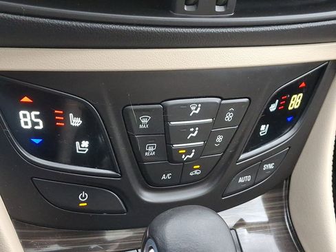 Used 2019 Buick Envision Premium AWD/4WD image 16