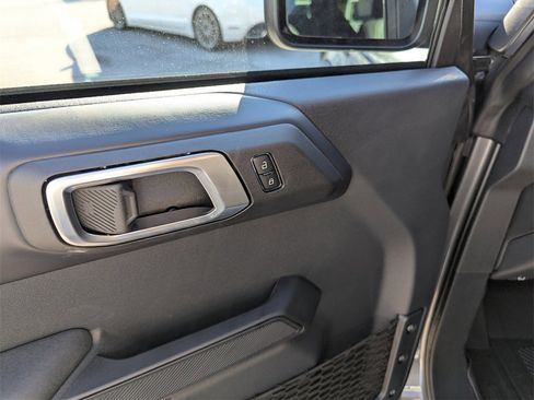 New 2025 Ford Bronco Badlands image 18