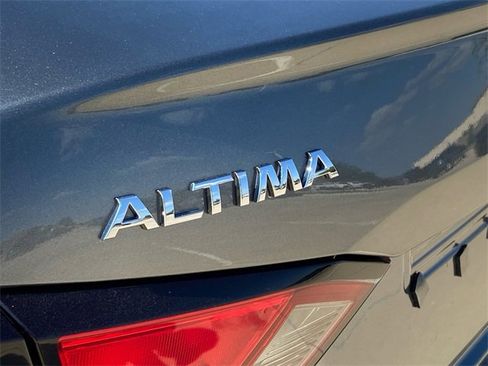 Used 2022 Nissan Altima 2.5 SV image 11