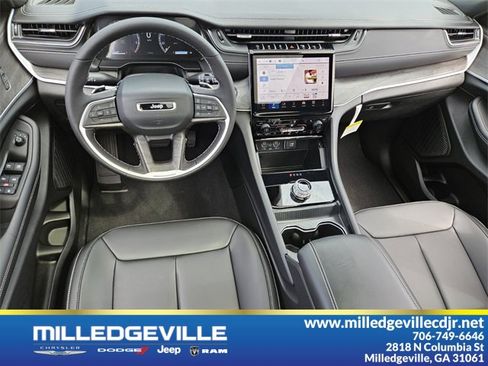 New 2025 Jeep Grand Cherokee Limited w/ Black Appearance Package image 9