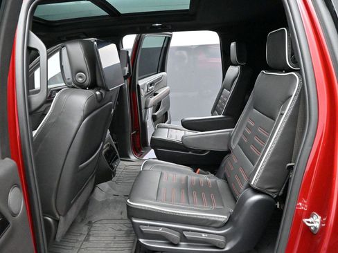 Used 2025 GMC Yukon XL AT4 Ultimate AWD/4WD image 32