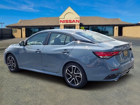 Used 2025 Nissan Sentra SR w/ SR Premium Package FWD image 3