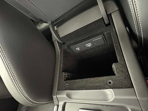 Used 2022 Jaguar XF R-Dynamic SE image 31