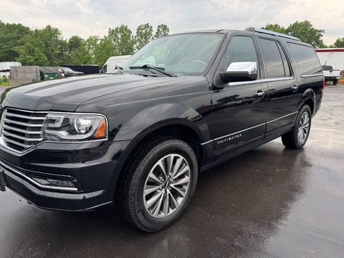 Used 2017 Lincoln Navigator L Select AWD/4WD image 9