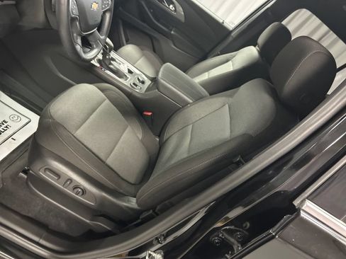 Used 2023 Chevrolet Traverse LT FWD image 12