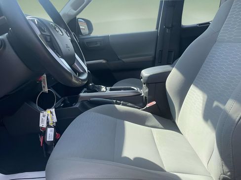 Used 2016 Toyota Tacoma SR5 RWD image 12
