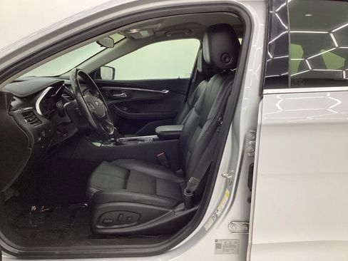 Used 2018 Chevrolet Impala LT FWD image 14