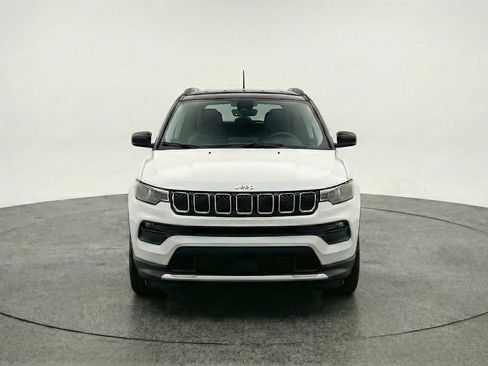 Used 2025 Jeep Compass Limited image 2