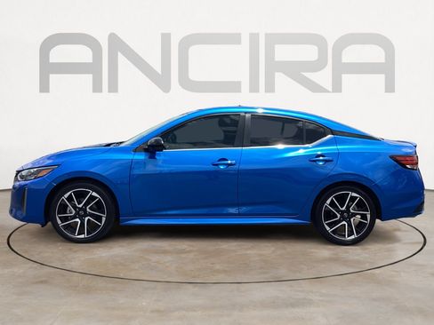 Used 2025 Nissan Sentra SR FWD image 11
