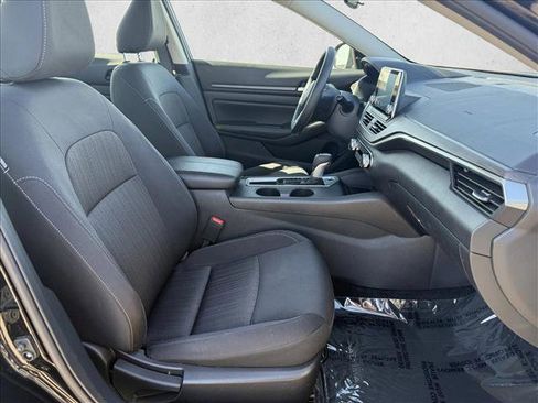 Used 2025 Nissan Altima 2.5 SV image 11