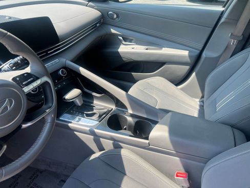 Used 2025 Hyundai Elantra SEL image 38