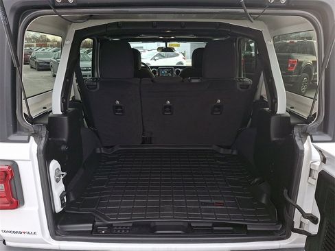 Used 2019 Jeep Wrangler Unlimited Sahara w/ Safety Group image 28