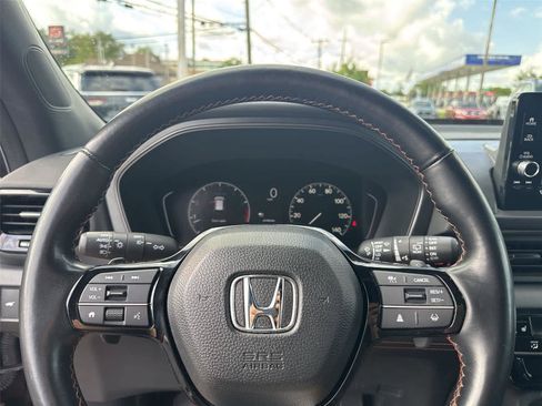 Used 2023 Honda Pilot TrailSport image 16