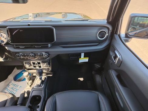 New 2025 Jeep Gladiator Sport w/ Premium Package image 26