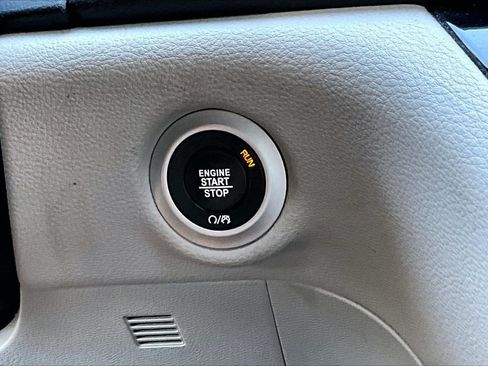 Certified 2023 Chrysler Pacifica Limited FWD image 29