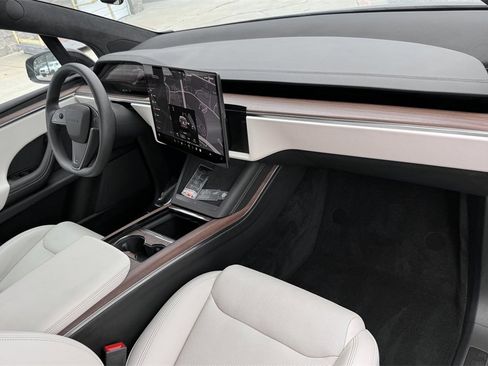 Used 2023 Tesla Model X image 29