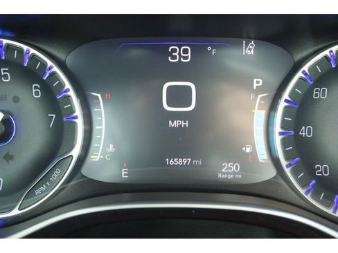 Used 2017 Chrysler Pacifica Limited w/ UConnect Theater Package image 23