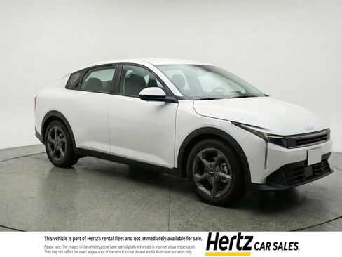 Used 2025 Kia K4 LXS image 1