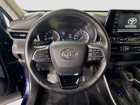 Used 2020 Toyota Highlander XLE image 13
