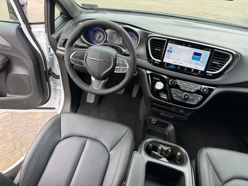 New 2026 Chrysler Voyager LX FWD image 26