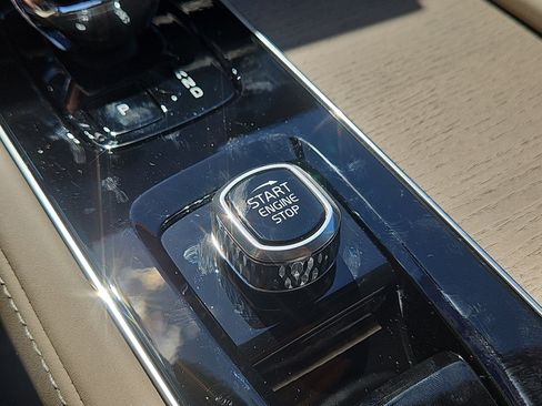 New 2026 Volvo XC90 B6 Plus w/ Protection Package Premier image 14