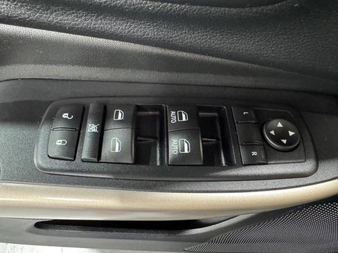 Used 2017 Jeep Cherokee Limited AWD/4WD image 28