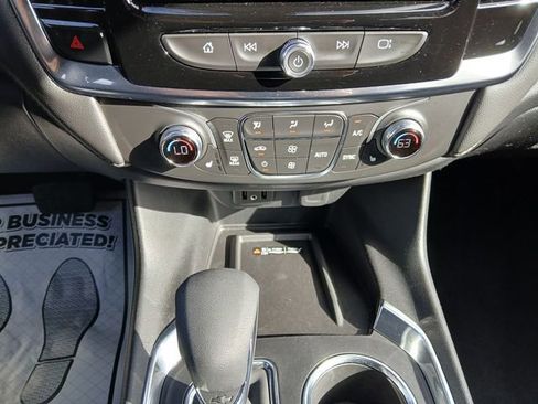 Certified 2023 Chevrolet Traverse LT w/ Rear Camera Mirror Package image 23