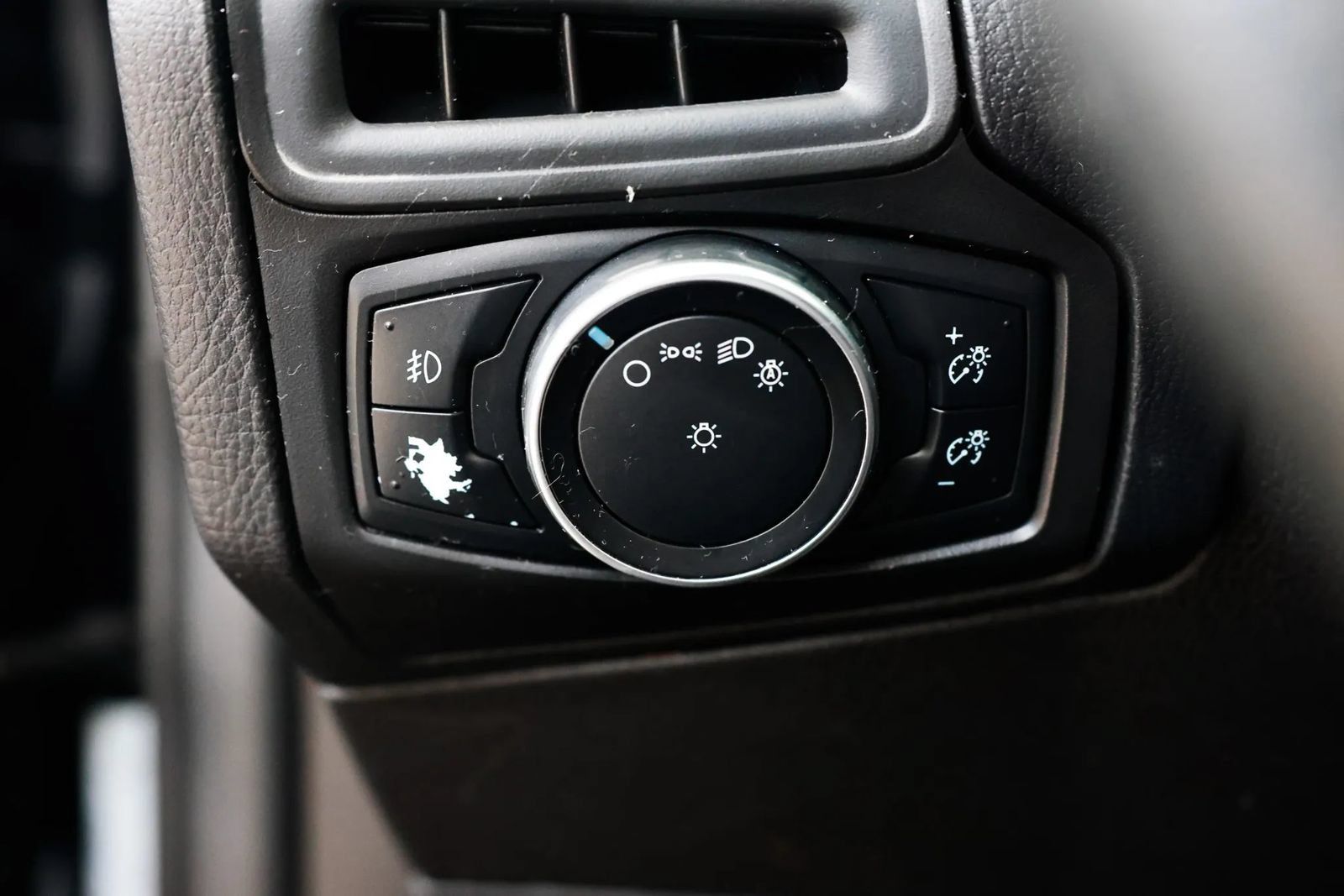 Used 2015 Ford Focus SE w/ SE Sport Package FWD image 44