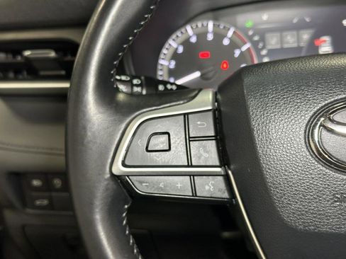 Used 2023 Toyota Highlander LE image 25