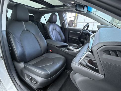 Used 2019 Toyota Camry XSE FWD image 13