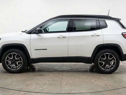 Used 2025 Jeep Compass Trailhawk AWD/4WD image 5