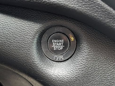Used 2019 Jeep Cherokee Limited AWD/4WD image 36